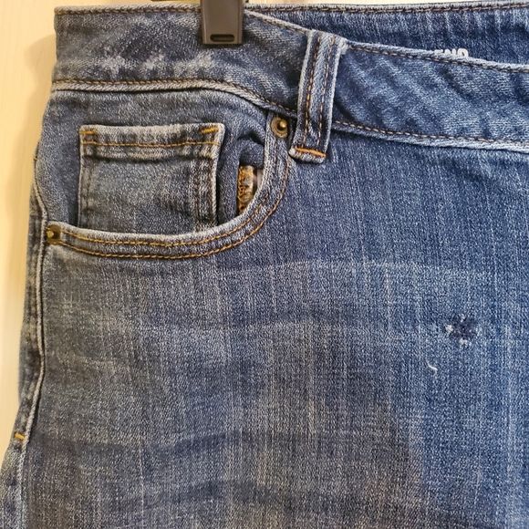 Lane Bryant Distressed Boyfriend Jeans Size 18 (missing button, a… - Picture 3 of 9